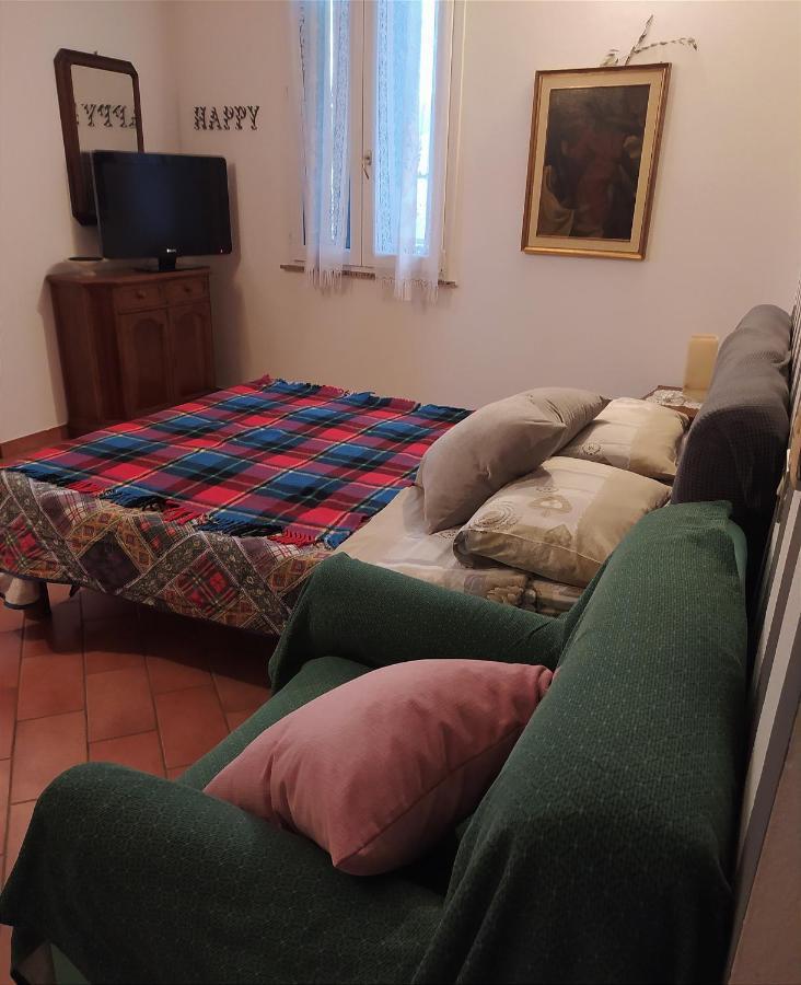 Vezzano sul Crostolo Le Ruote Bed & Breakfast エクステリア 写真