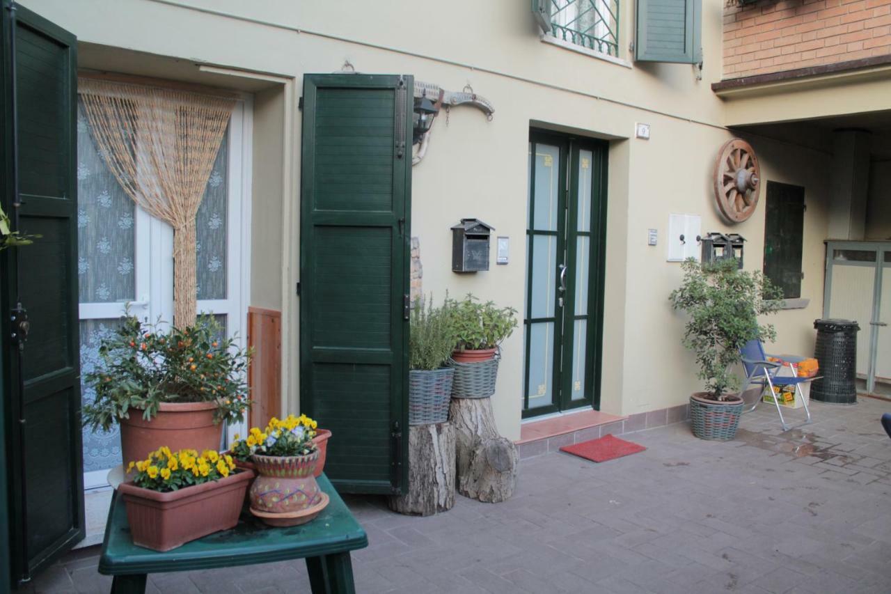 Vezzano sul Crostolo Le Ruote Bed & Breakfast エクステリア 写真