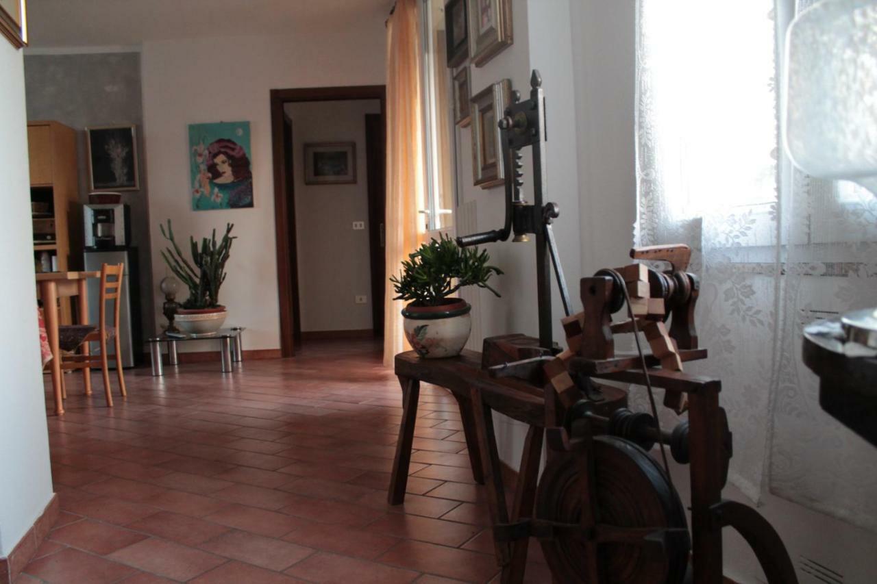 Vezzano sul Crostolo Le Ruote Bed & Breakfast エクステリア 写真