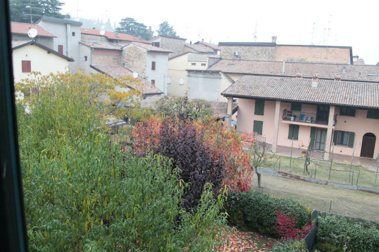 Vezzano sul Crostolo Le Ruote Bed & Breakfast エクステリア 写真